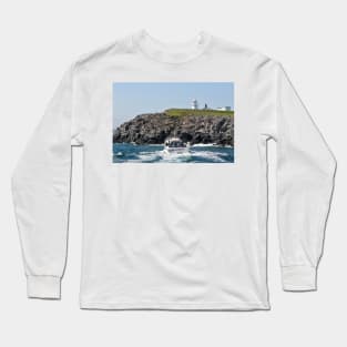 Tour boat visiting the bird colonies on the Farne Islands, Northumberland, UK Long Sleeve T-Shirt